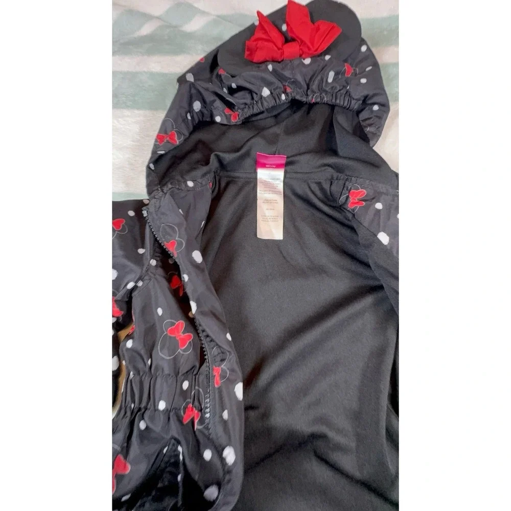 Toddler baby girl size 2T Minnie Mouse zip up hooded jacket. Great condition!